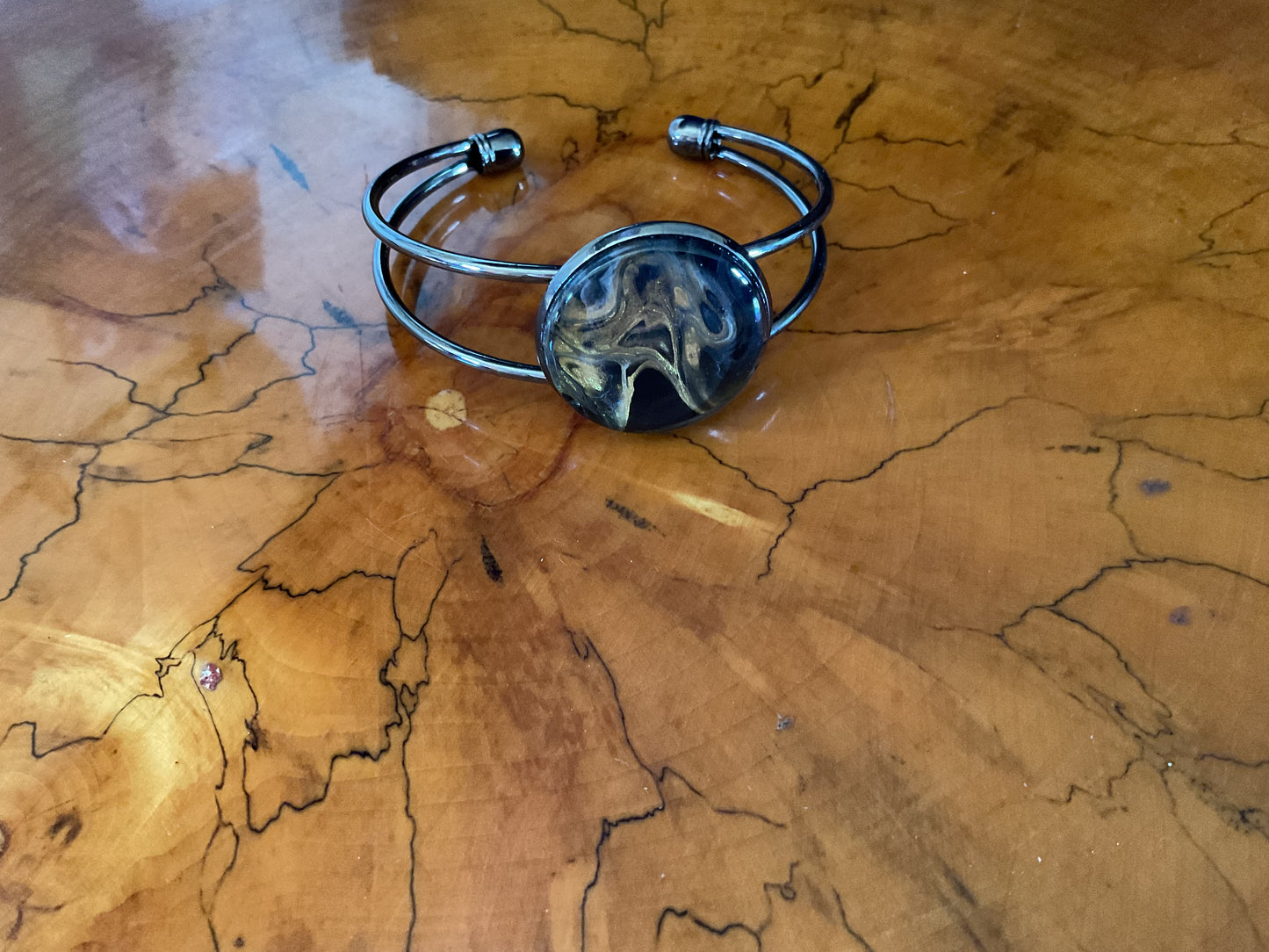 Fluid art bracelet round